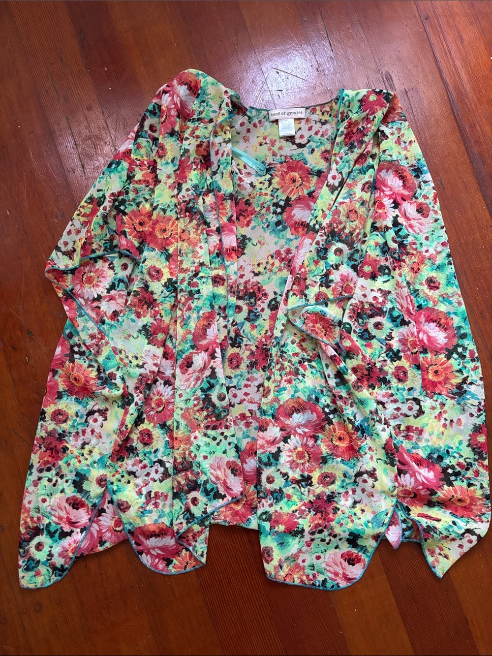 Band of Gypsies Mint Floral Open-Front Tunic with Pink & Red Blossoms